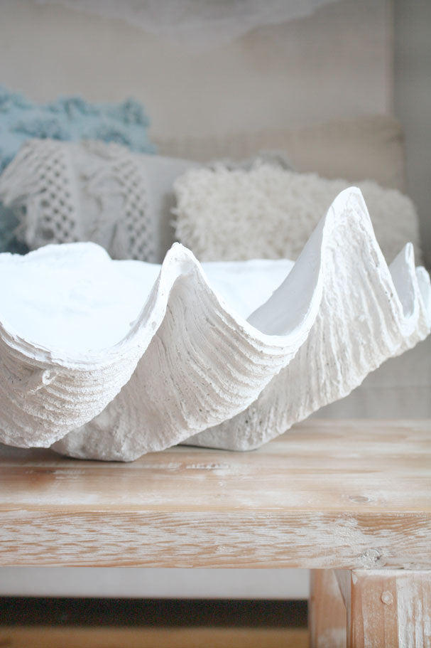 Clam Shell White XLarge 69cm Wide - Resin