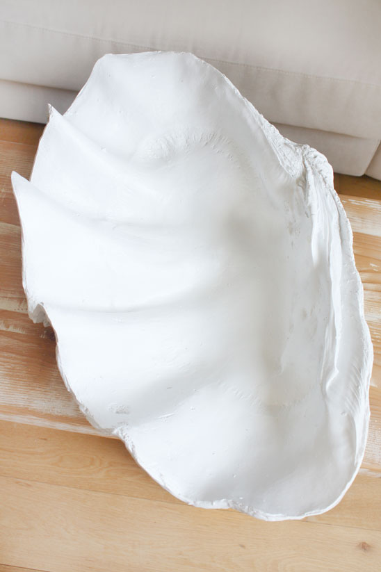Clam Shell White XLarge 69cm Wide - Resin