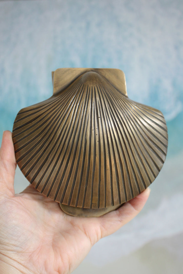 Brass Scallop Shell Door Knocker - Antiqued