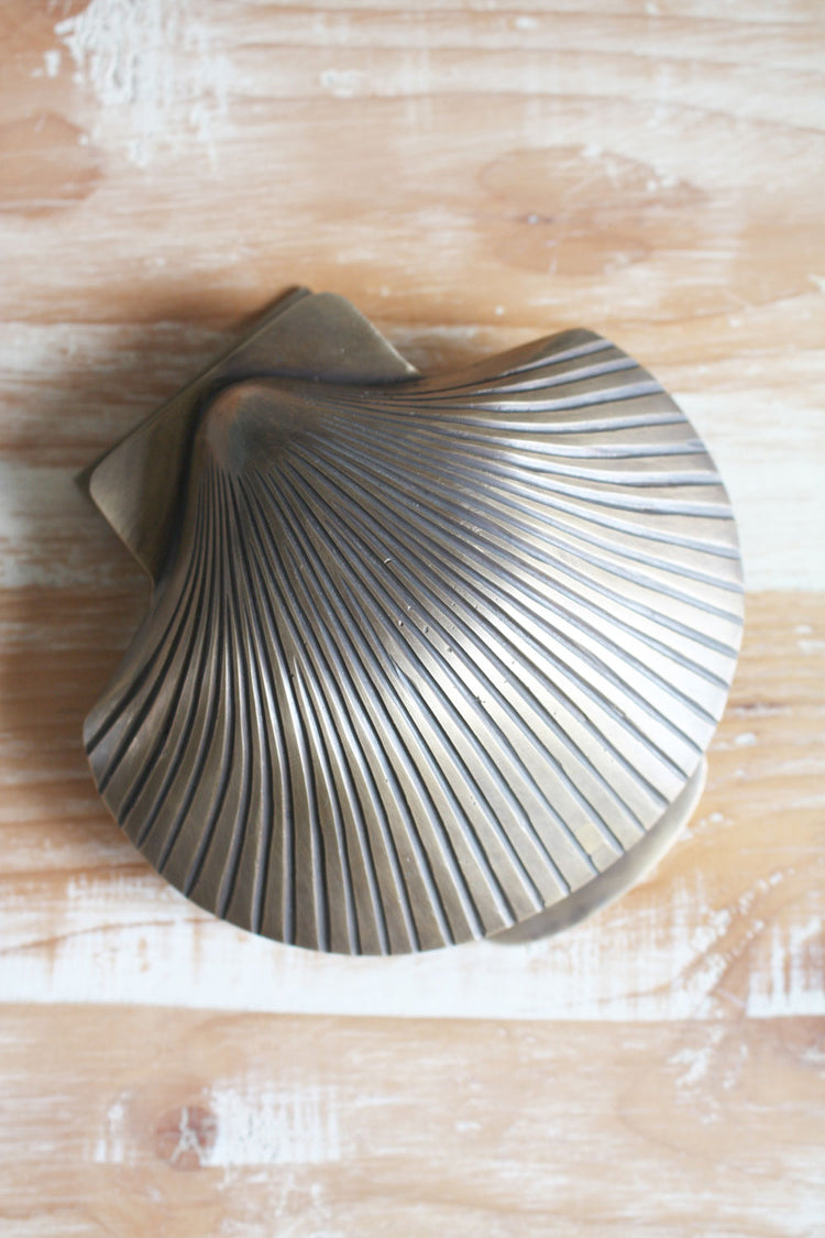 Brass Scallop Shell Door Knocker - Antiqued